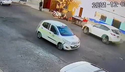 Video: Mujer policía de Neza atropella a tres personas; una murió